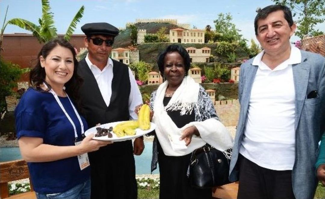 Ugandalı Kadın Bakan, Expo 2016 Alanını Gezdi