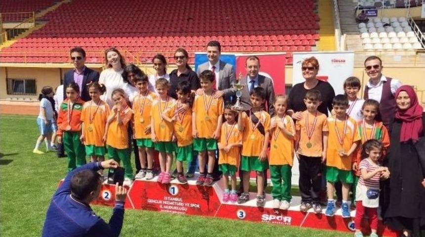 &Ccedil;ocuklar Atletizm Şenliğiyle Coştu