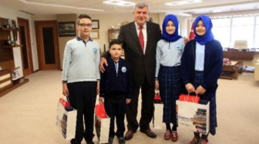 Başkan Karaosmanoğlu, &Ouml;ğrencileri Misafir Etti