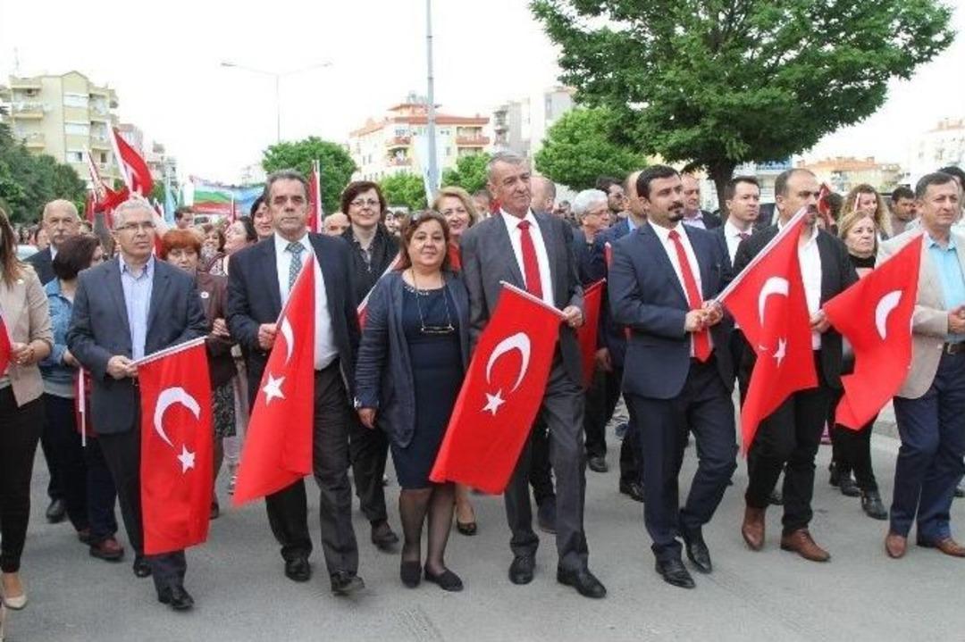 Gaziemir Sokaklarında Karnaval Havası