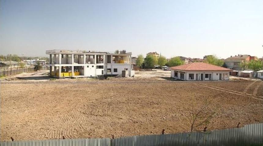 Yeni İtfaiye Binası Ve Sentetik Saha Projesi&rsquo;nde &Ccedil;alışmalar Devam Ediyor