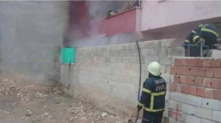 Evde &Ccedil;ıkan Yangın Korkuttu