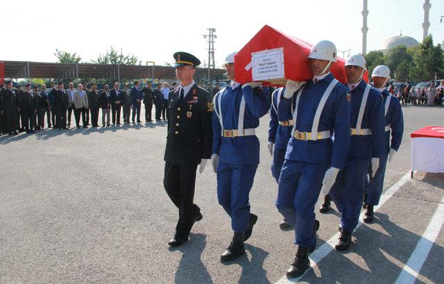 Makamında kalp krizinden yaşamını yitiren komutan törenle uğurlandı