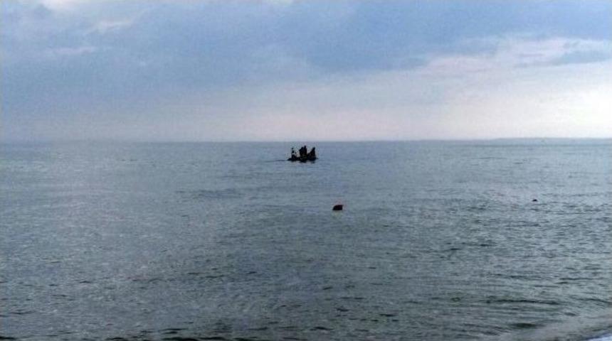 Kumburgaz A&ccedil;ıklarında Bir Teknenin Alabora Olduğu İddia Edildi