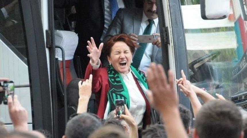 (&ouml;zel Haber) Meral Akşener&rsquo;den Kocaelispor Taraftarlarına &Uuml;&ccedil;l&uuml;
