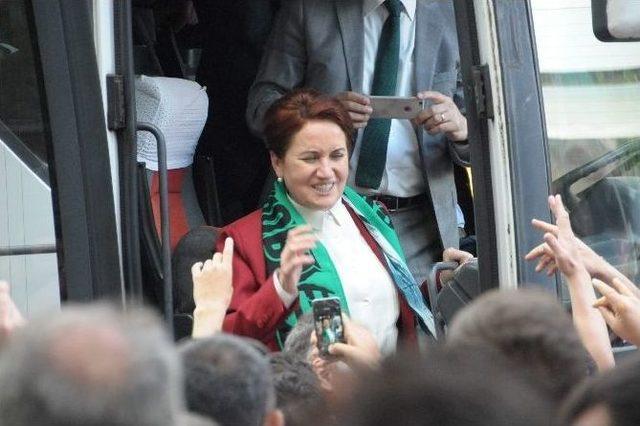 (özel Haber) Meral Akşener’den Kocaelispor Taraftarlarına Üçlü