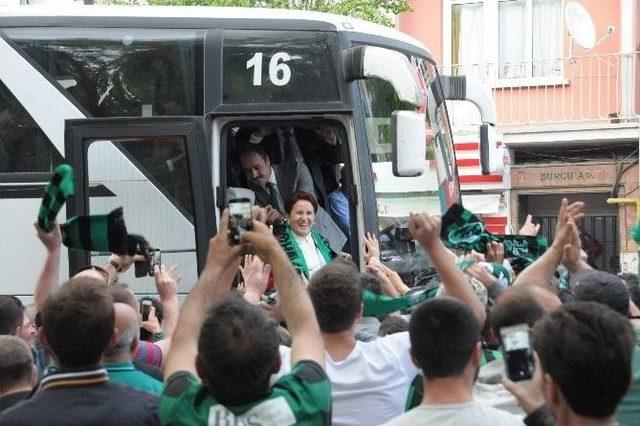 (özel Haber) Meral Akşener’den Kocaelispor Taraftarlarına Üçlü