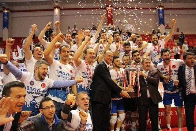 Erkekler Voleybol 1. Lig’de Şampiyon Halkbank