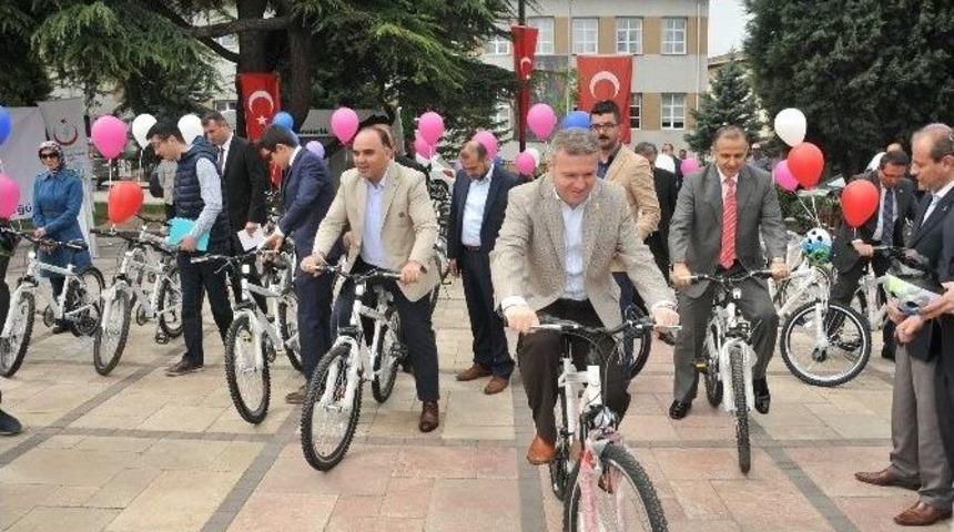 Kastamonu&rsquo;da &Ouml;ğrencilere 500 Adet Bisiklet Dağıtıldı
