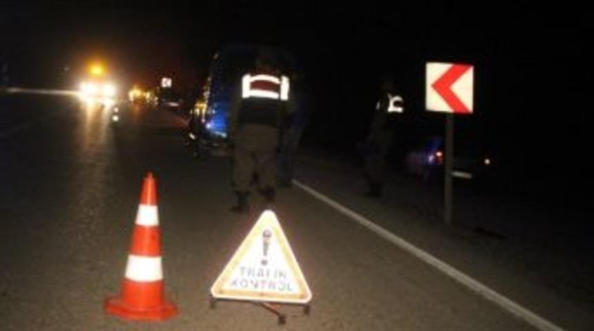 K&uuml;tahya&rsquo;da Trafik Kazası: 2 &Ouml;l&uuml;, 3 Yaralı