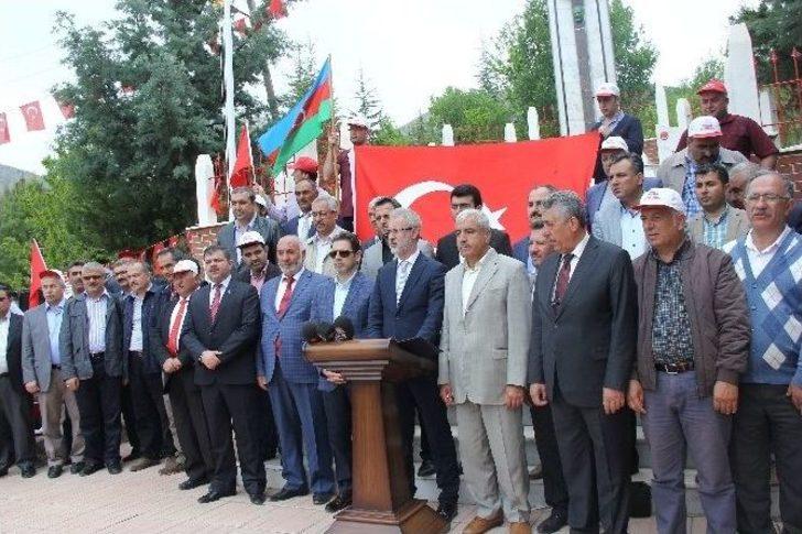 ’ermeni Soykırımı’ İddialarına Karşı Dev Türk Bayrağıyla Yürüdüler G3