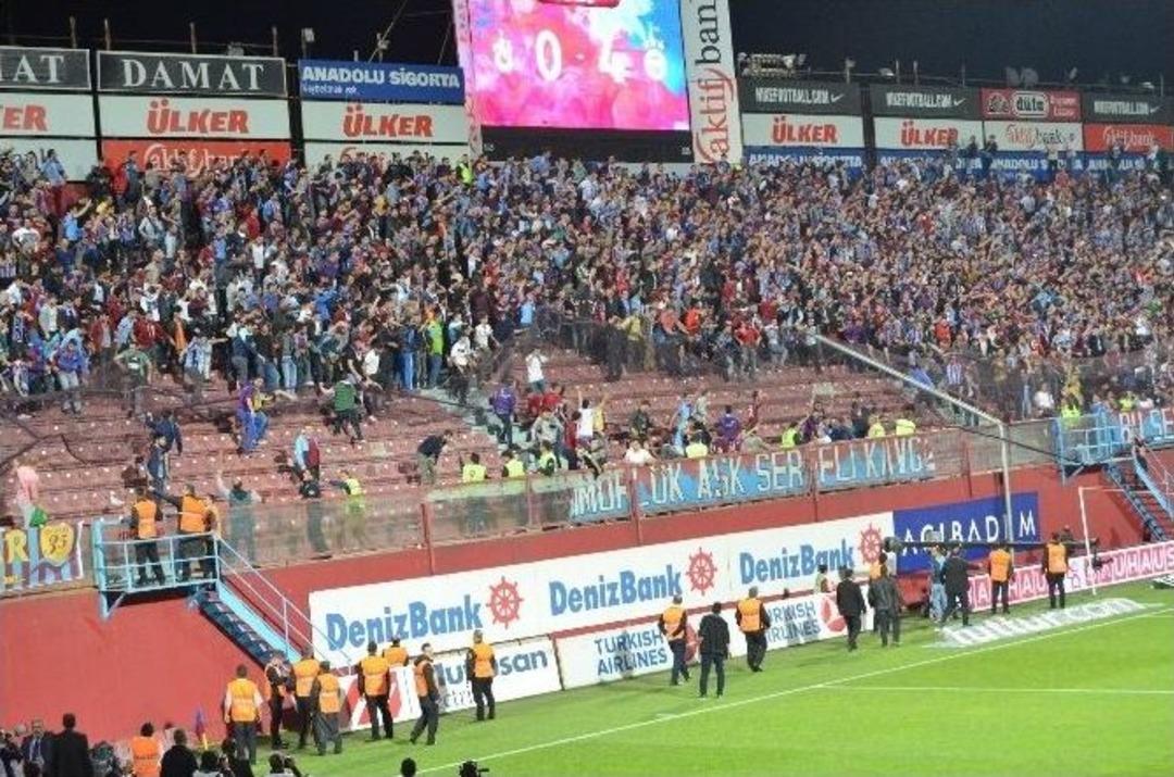 Avni Aker&rsquo;de Hakeme Tekme Tokat Saldırı