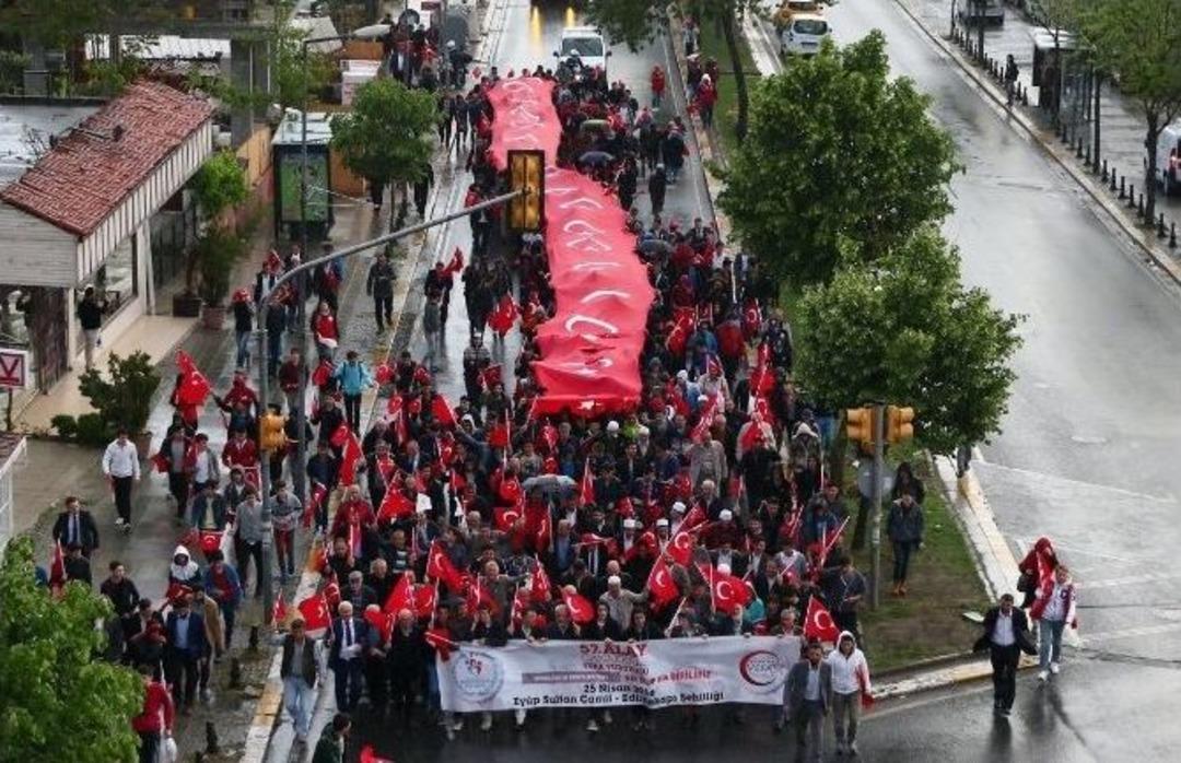 Ey&uuml;pl&uuml; Vatandaşlardan 57. Alay Şehitleri İ&ccedil;in Vefa Y&uuml;r&uuml;y&uuml;ş&uuml;