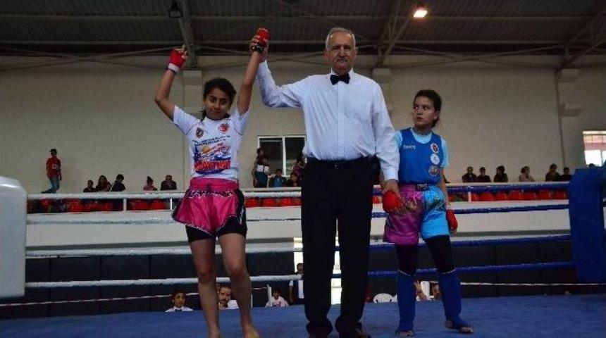 Kul&uuml;plerarası Muay Thai Dostluk Turnuvası Yapıldı