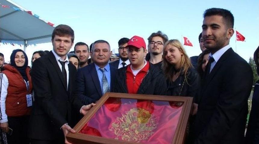 57. Alay Sancağı T&ouml;renle Teslim Edildi