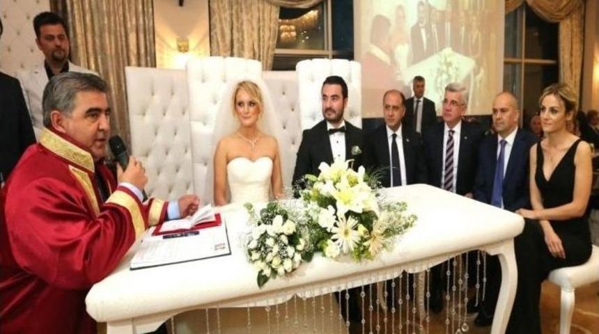 &Ouml;zg&uuml;l İle Alper&rsquo;in Mutluluğuna Şahitlik Ettiler