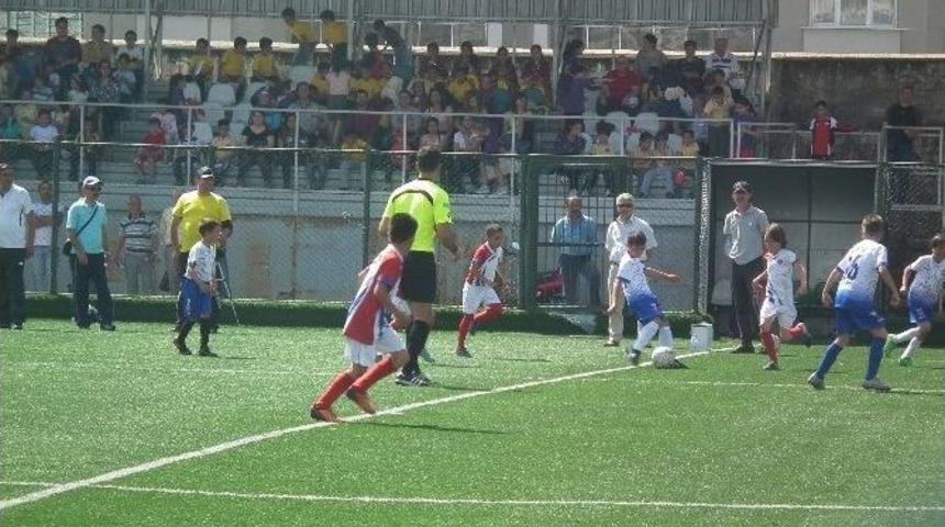 Efeler&rsquo;de İlkokullar Arası Futbol Turnuvası Sona Erdi