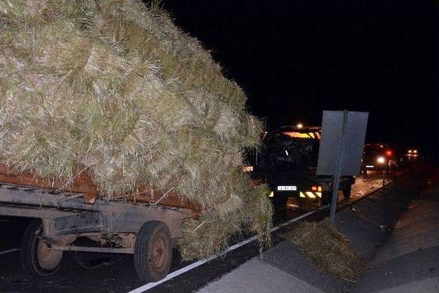 Köyceğiz’de Ot Yüklü Traktör Otomobille Çarpıştı, 2 Ağır Yaralı