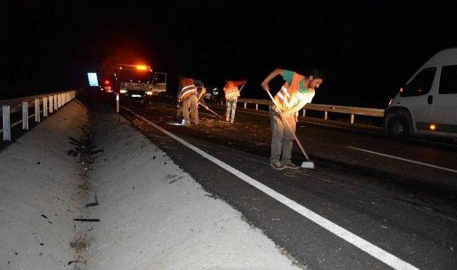 Köyceğiz’de Ot Yüklü Traktör Otomobille Çarpıştı, 2 Ağır Yaralı