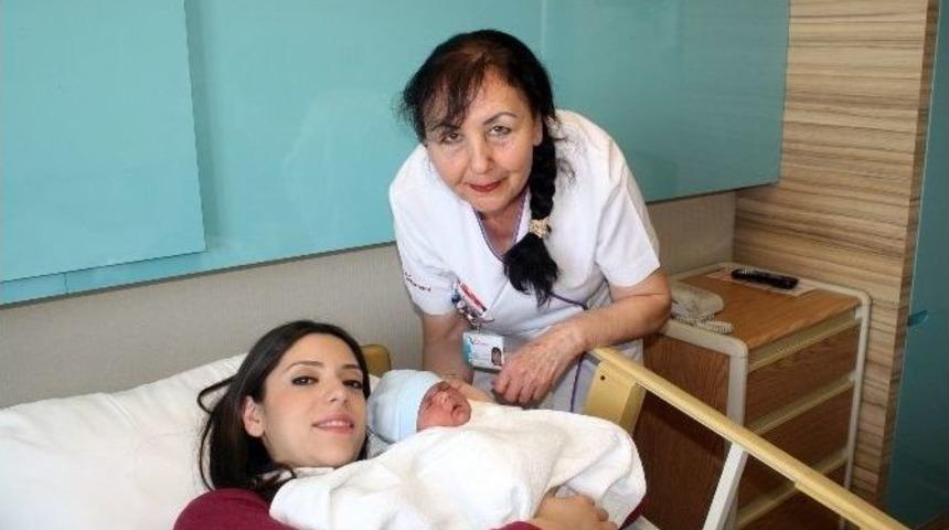 Bir İl&ccedil;e N&uuml;fusu Kadar Doğum Yaptırdı