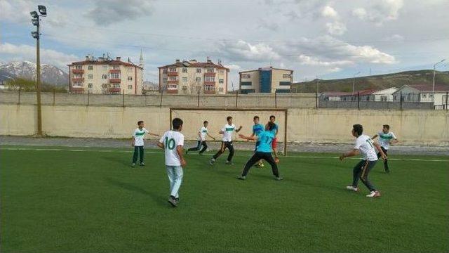 Yüksekovalı Gençlere Futbol Turnuvaları Düzenlendi