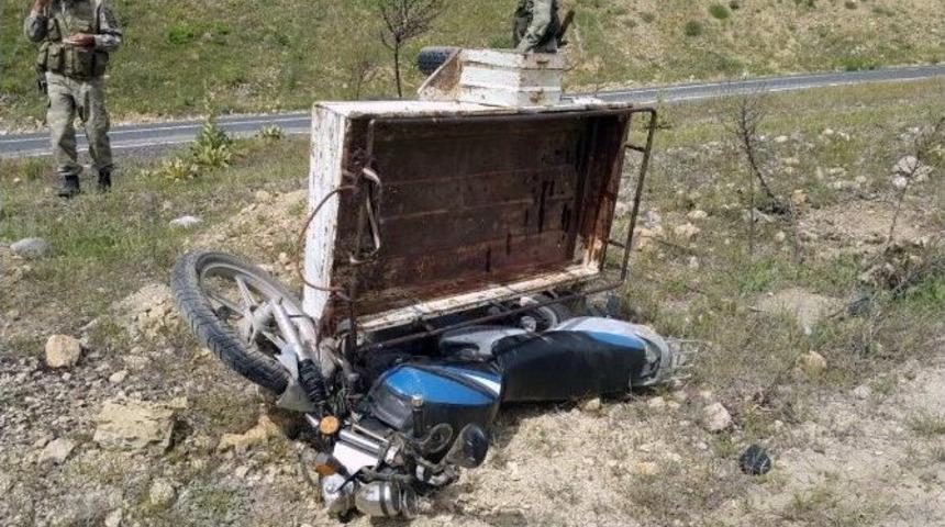Diyarbakır&rsquo;da Sepetli Motosiklet Kaza Yaptı: 1 &Ouml;l&uuml;