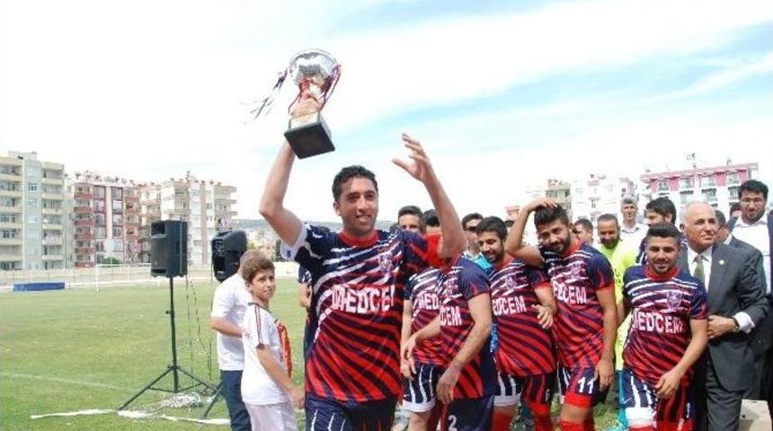 Şampiyon Medcem Silifke Belediyespor Kupa Sevincini Taraftarlarıyla Paylaştı