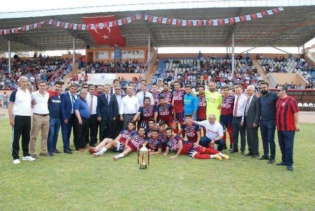 Şampiyon Medcem Silifke Belediyespor Kupa Sevincini Taraftarlarıyla Paylaştı