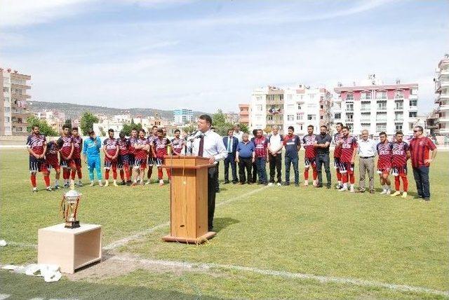 Şampiyon Medcem Silifke Belediyespor Kupa Sevincini Taraftarlarıyla Paylaştı