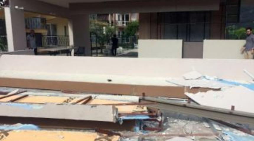 Kemer&rsquo;de Ka&ccedil;ak Yapılar Yıkılıyor