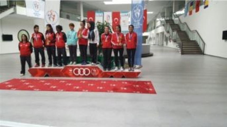 Erzincanlı Sporcular Tohm Barajını Ge&ccedil;ti