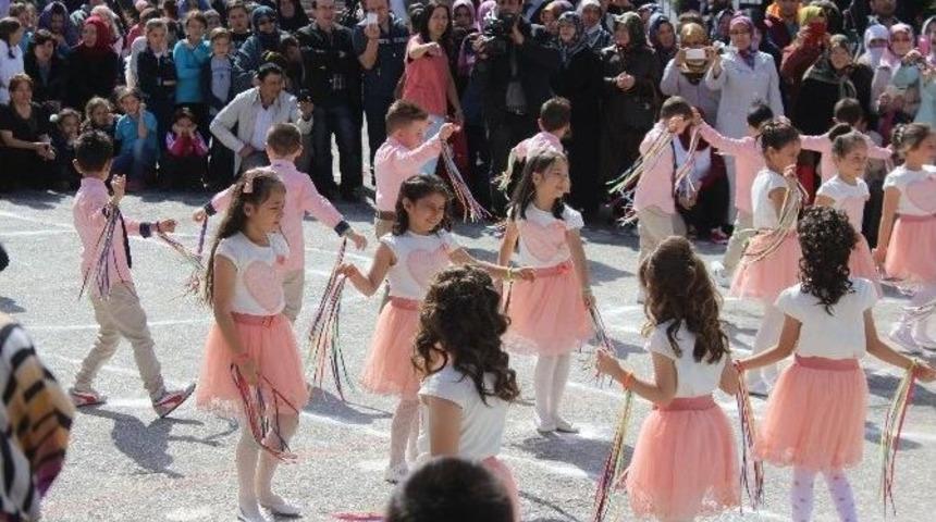 23 Nisan T&ouml;renleri Okullarda Kutlanmaya Devam Etti