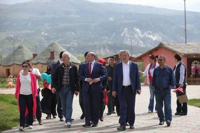 Başkan Çocuklarla Masal Adası’nda Buluştu