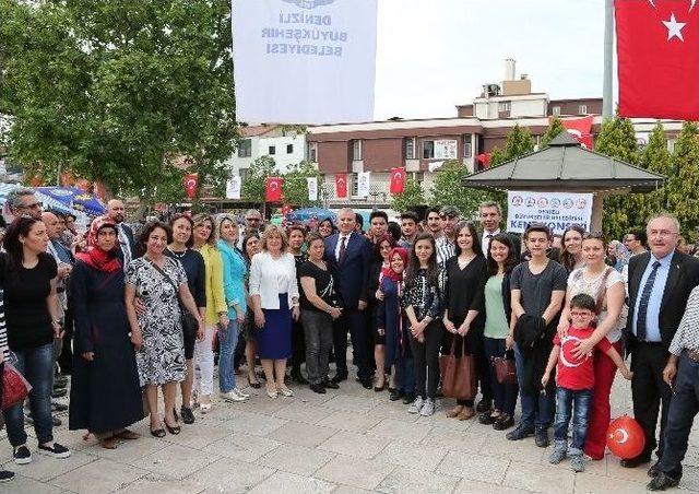 Başkan Zolan’dan Çocuklara Horoz Şekeri