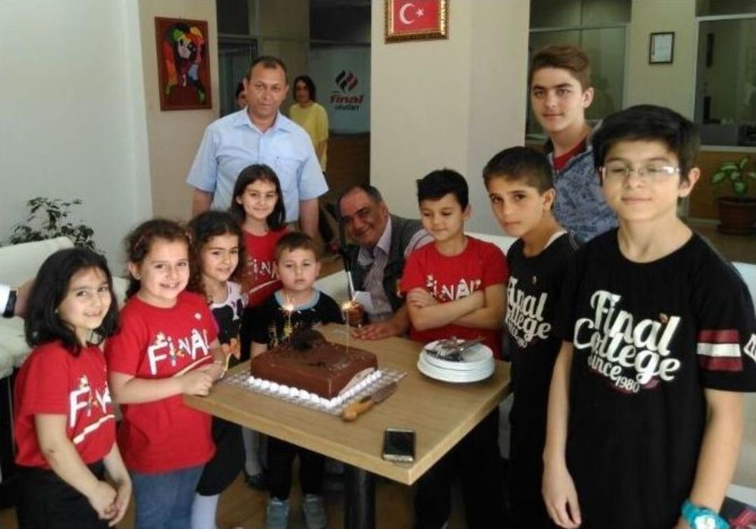 Gazi, Şehit &Ccedil;ocuklarını Atık Kağıt Geliriyle Sevindirdi