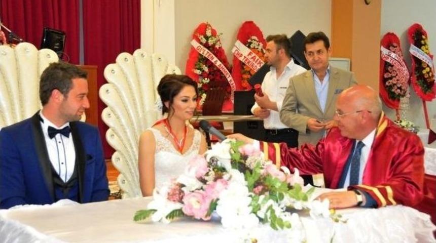 Başkan Eşkinat G&uuml;l&ccedil;in-emrah &Ccedil;iftinin Nikahını Kıydı