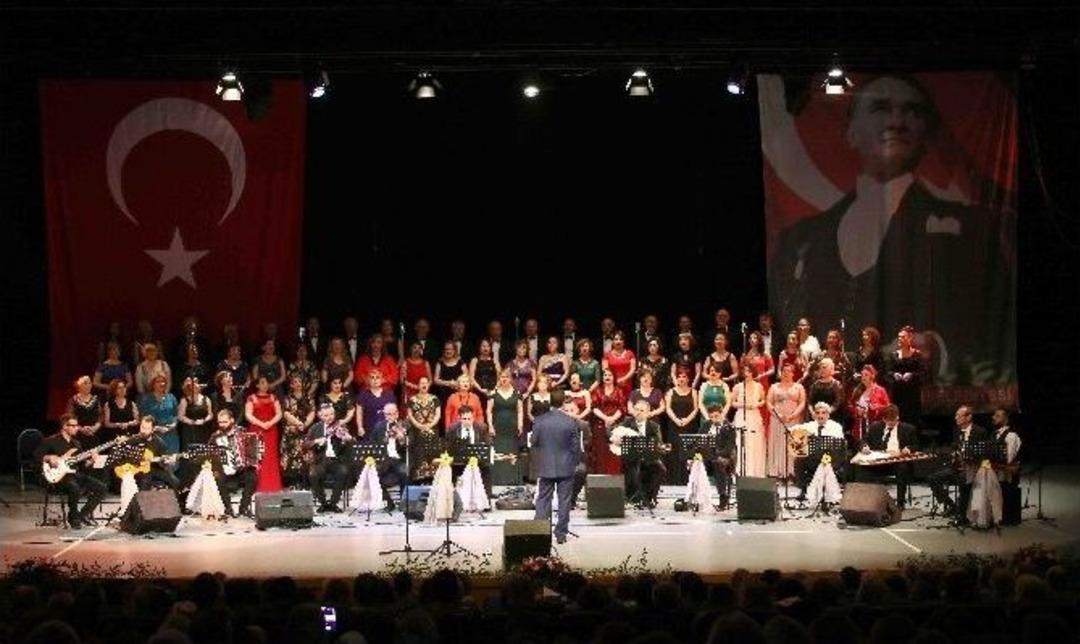 Konserde Soliste S&uuml;rpriz Evlilik Teklifi