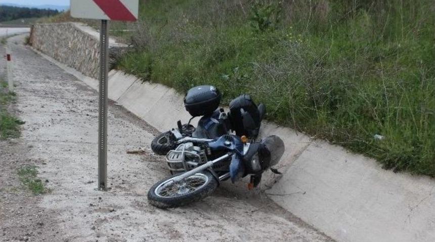 Otomobil Motosiklete &Ccedil;arptı: 1 Yaralı