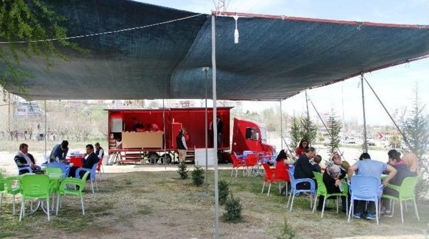 (özel Haber) Türkiye’nin İlk Yerli Tır’ı Köfteci Dükkanına Dönüştü