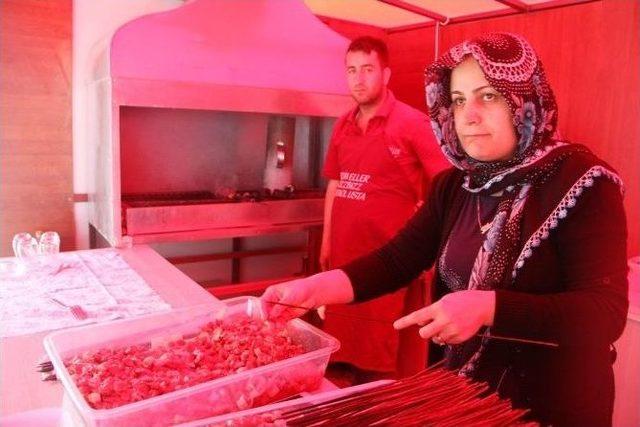 (özel Haber) Türkiye’nin İlk Yerli Tır’ı Köfteci Dükkanına Dönüştü
