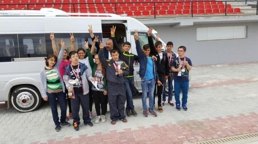 Burhaniye&rsquo;de &Ouml;zel Sporcular Şampiyon Oldu