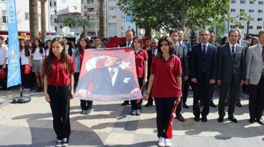 Denizli&rsquo;de Gen&ccedil;ler &rsquo;şehitler &Ouml;lmez, Vatan B&ouml;l&uuml;nmez&rsquo; Diyerek Y&uuml;r&uuml;d&uuml;
