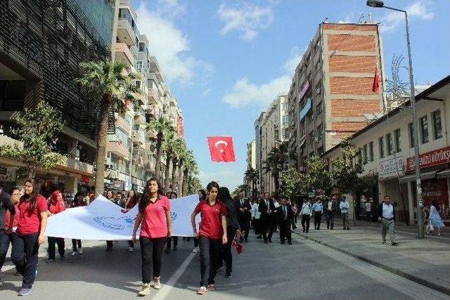 Denizli’de Gençler ’şehitler Ölmez, Vatan Bölünmez’ Diyerek Yürüdü