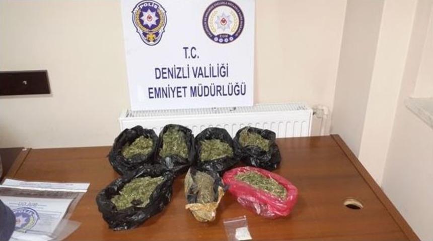 Bacadaki Uyuşturucuyu Narkotik Köpekleri Buldu