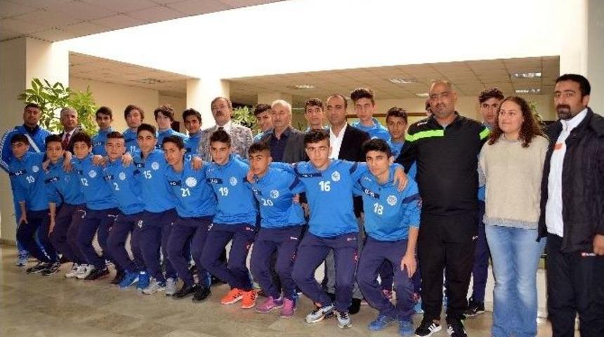Akdeniz Belediyesi U15 Futbol Takımı T&uuml;rkiye Şampiyonu