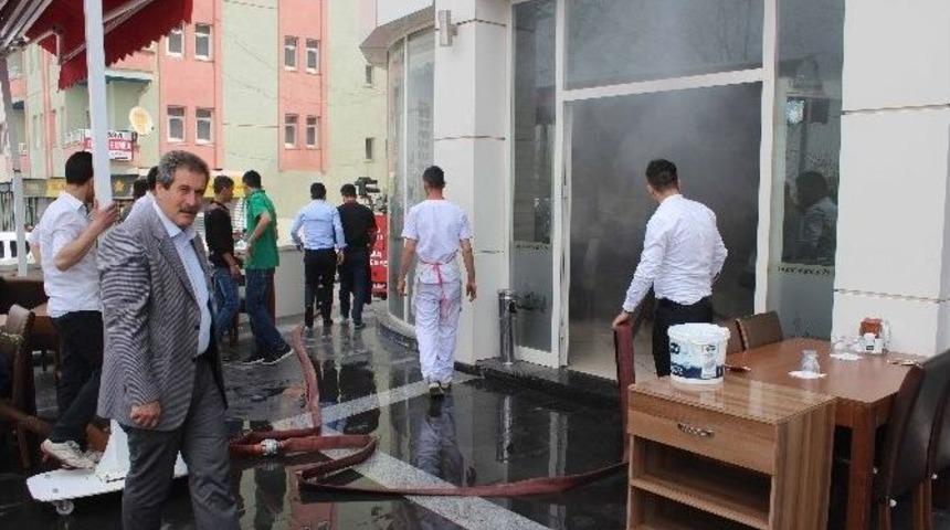 Muş&rsquo;ta Bir Restoranda Yangın &Ccedil;ıktı