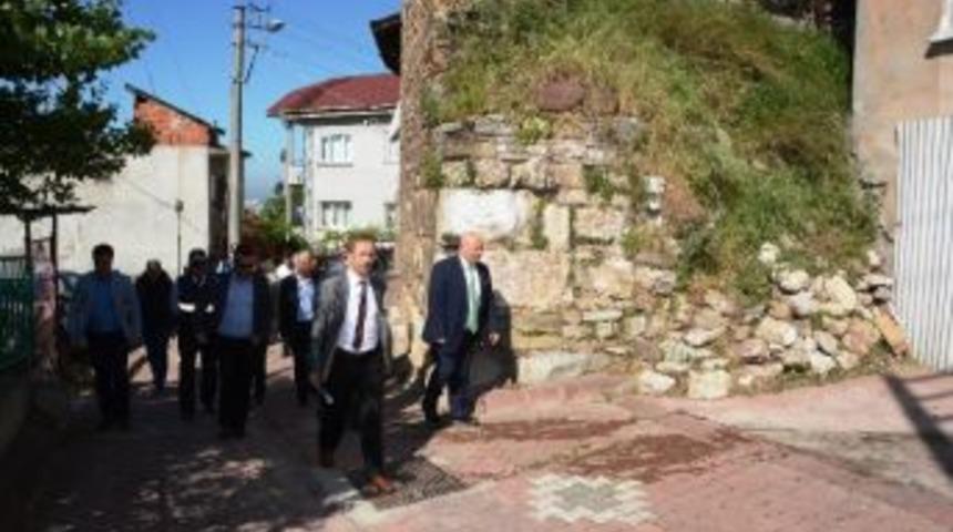 İzmit Belediyesi Mahalle Gezileri Devam Ediyor