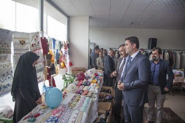 Ahlat’ta Kermes Açıldı