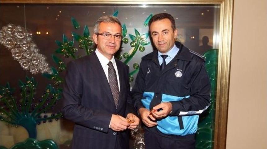 Zabıta Bulduğu 70 Bin Tl&rsquo;yi Sahibine Teslim Etti