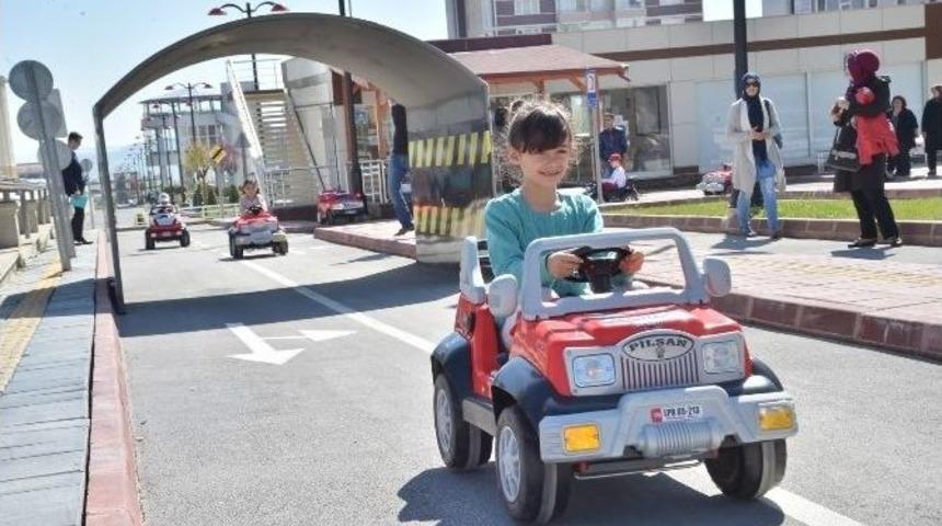 &Ouml;ğrenciler, Trafik Kurallarını Eğlenerek &Ouml;ğreniyor